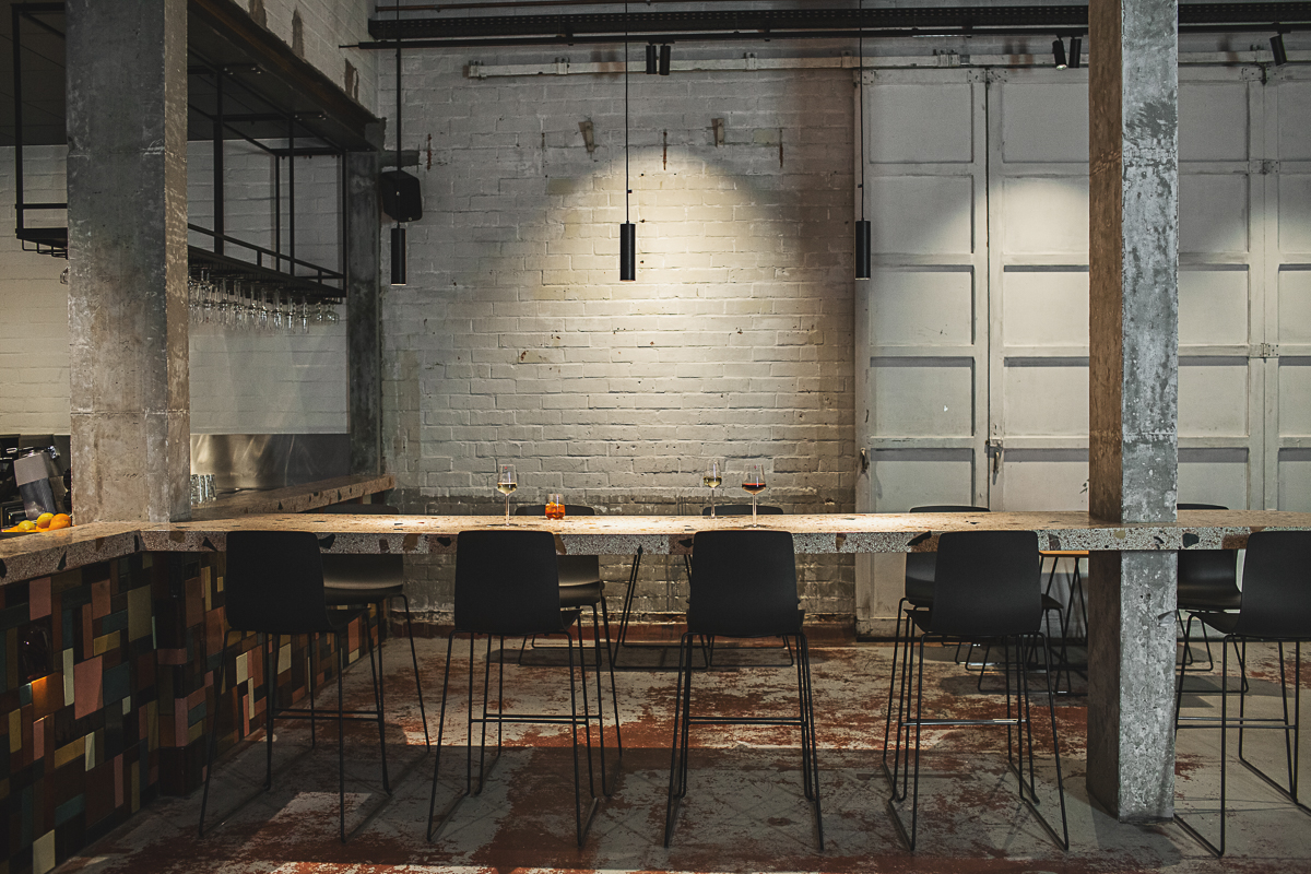 Sfeerfoto van een gedekte tafel in het restaurant